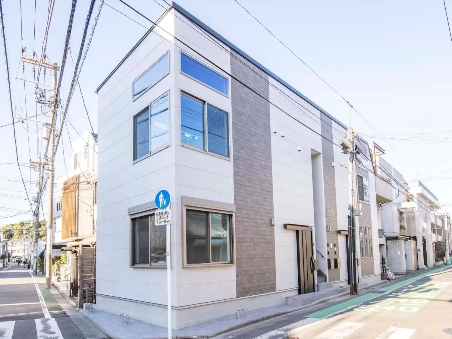 建物（右前）外観