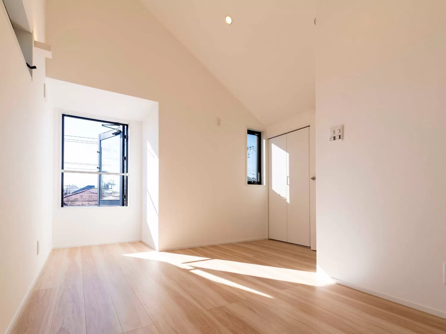 I-AREAシリーズ・施工例18（戸建住宅） - 柔らかい光が差し込む3階の居室