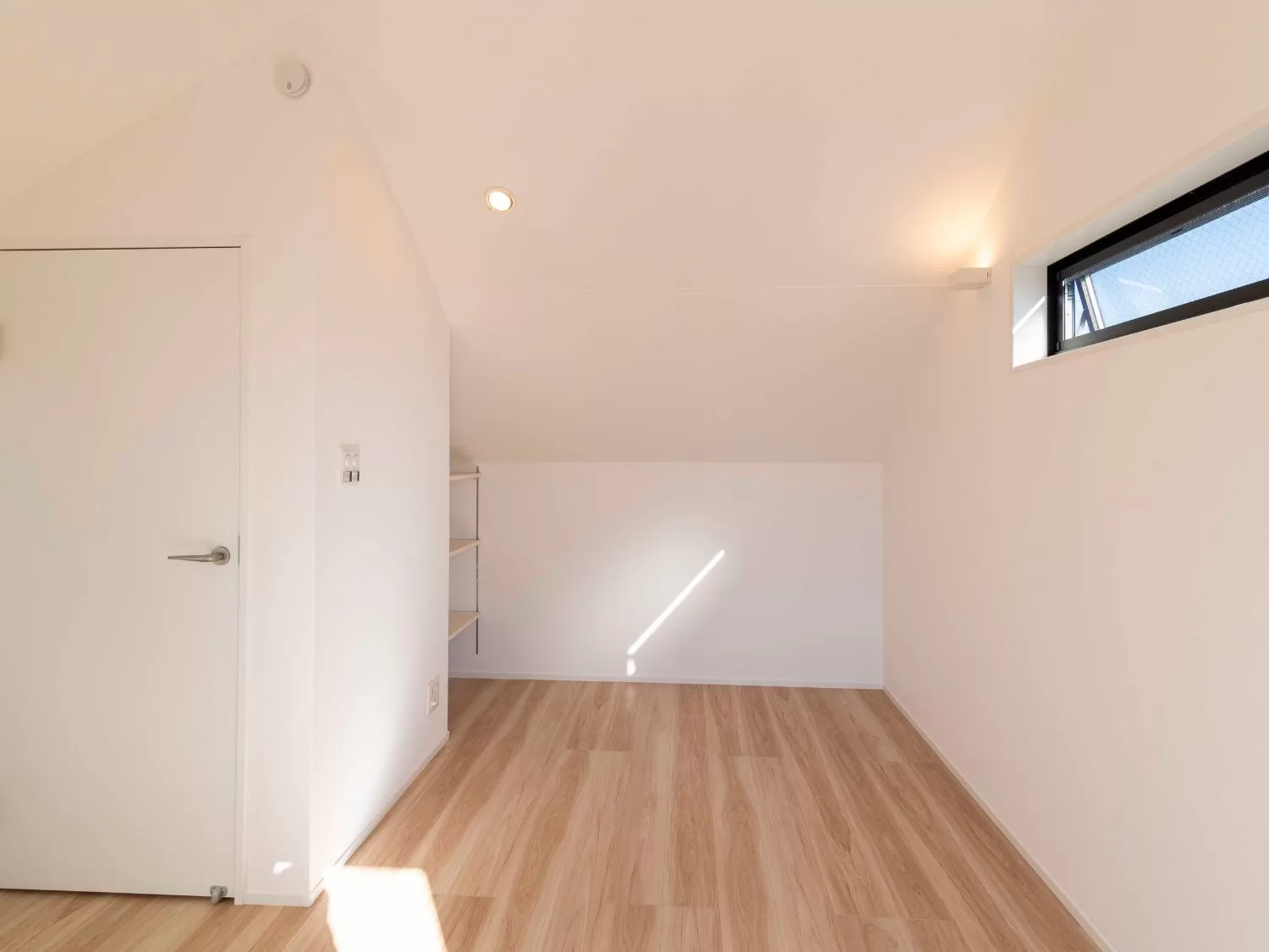 I-AREAシリーズ・施工例18（戸建住宅） - 柔らかい光が差し込む3階の居室