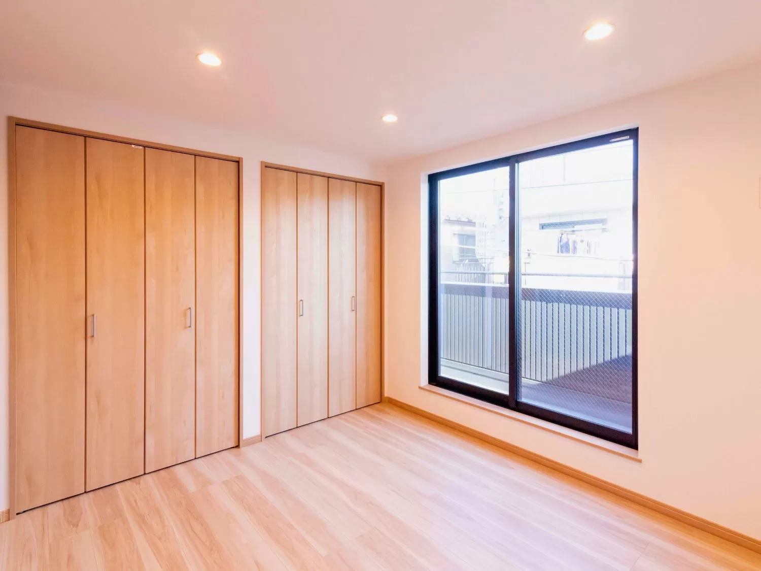 I-AREAシリーズ・施工例16（戸建住宅） - 窓が多く明るい室内