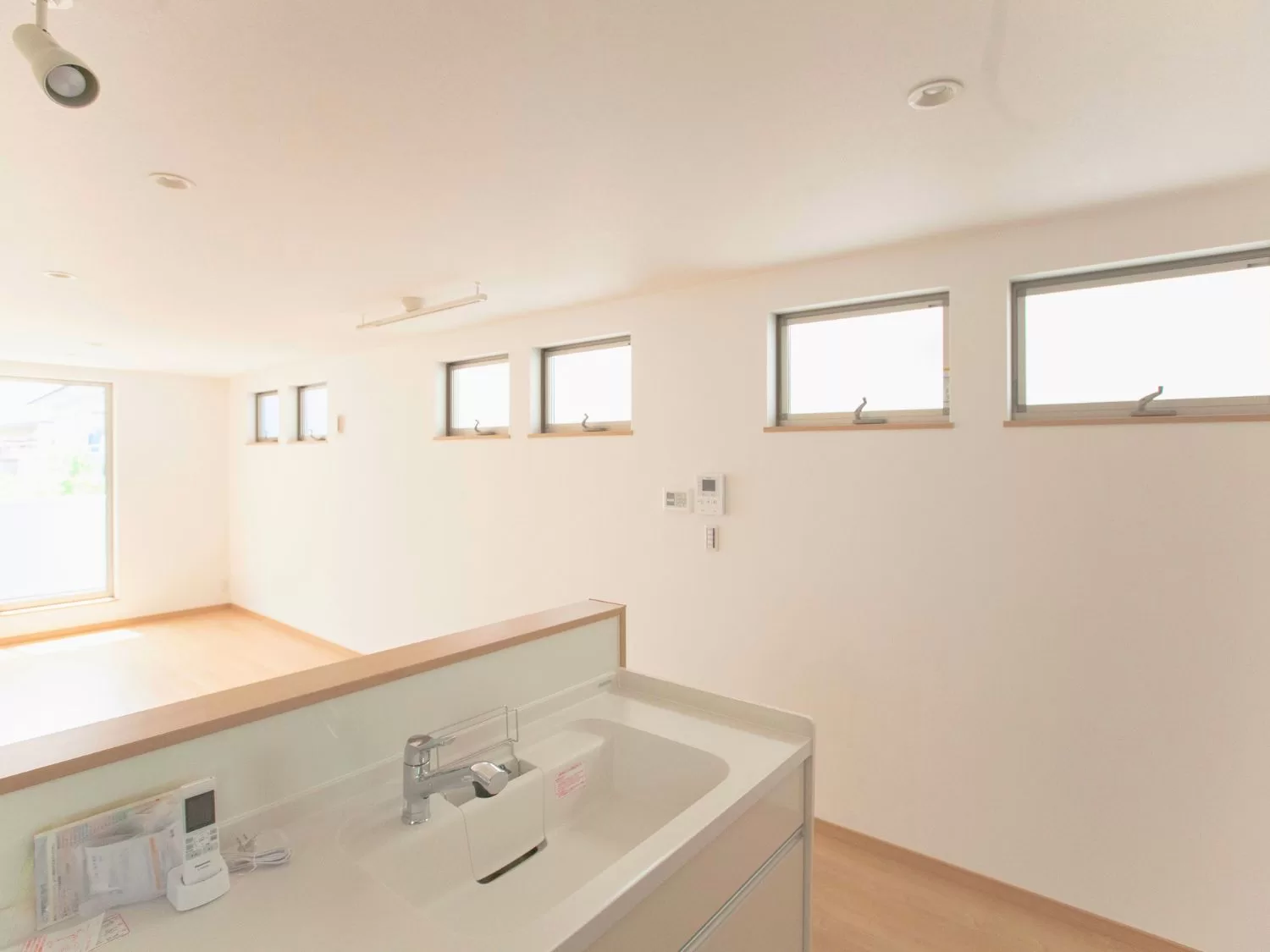 I-AREAシリーズ・施工例07（戸建住宅） - 2階部分を占める広々18.1帖のリビング・ダイニングキッチン