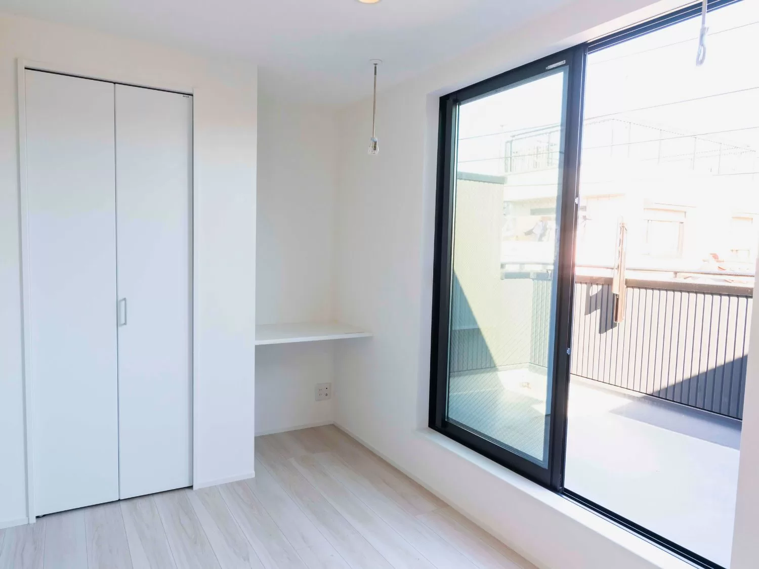 I-AREAシリーズ・施工例16（戸建住宅） - 窓が多く明るい室内