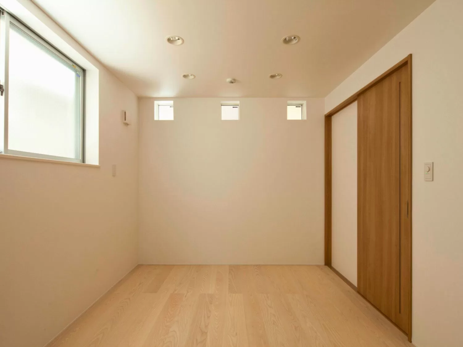 I-AREAシリーズ・施工例02（戸建住宅） - 【居室・独立洗面台・トイレ】