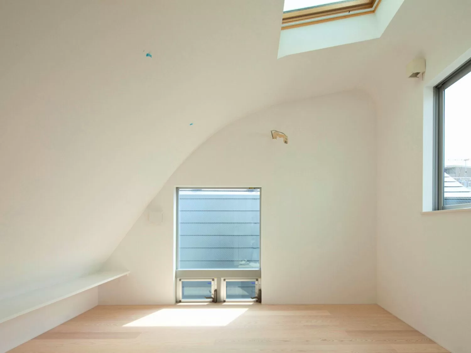 I-AREAシリーズ・施工例02（戸建住宅） - 【居室・独立洗面台・トイレ】