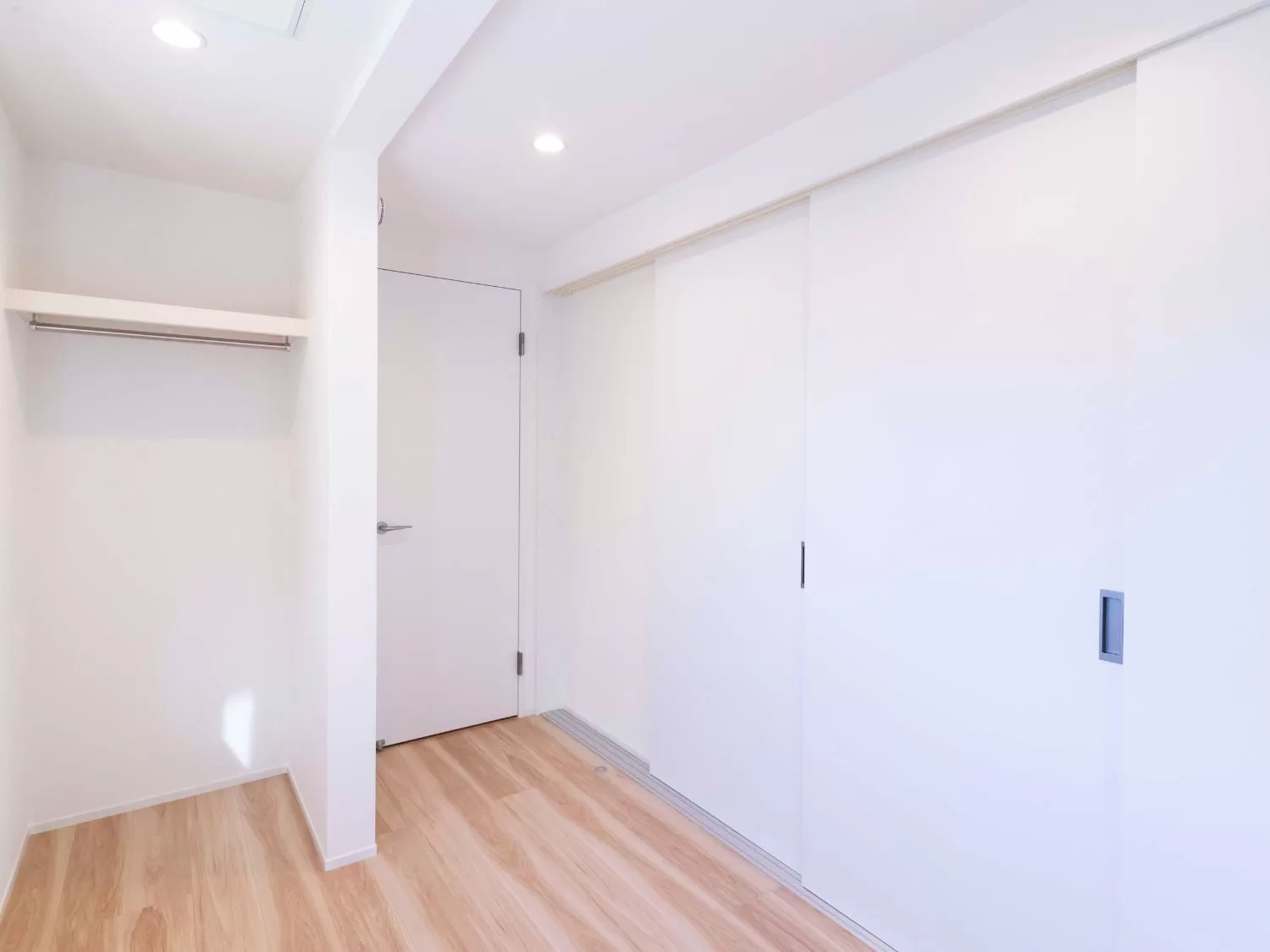 I-AREAシリーズ・施工例18（戸建住宅） - 8.2帖の1部屋としても利用可能な1階の居室