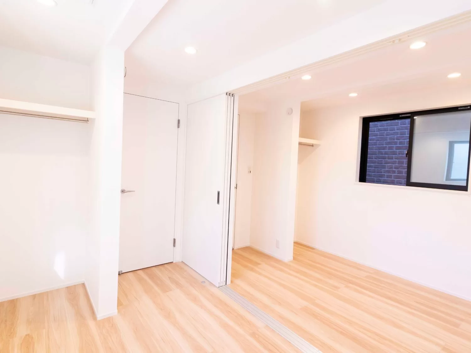 I-AREAシリーズ・施工例18（戸建住宅） - 8.2帖の1部屋としても利用可能な1階の居室